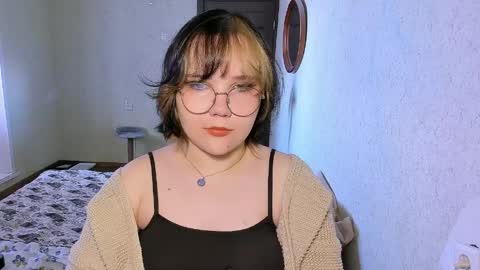 Snapshot of lily_violettt chatting on 03/31/26, 09:10 Lily online show from 03/31/26, 09:10