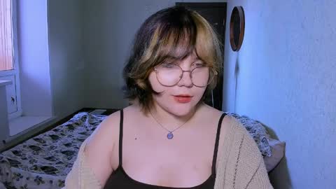 Snapshot of lily_violettt chatting on 04/01/26, 12:50 Lily online show from 04/01/26, 12:50