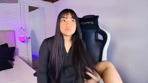 lily_waist online show from 10/04/25, 11:08