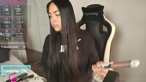 lily_waist online show from 10/17/25, 11:13