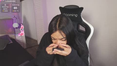 lily_waist online show from 11/01/25, 11:12