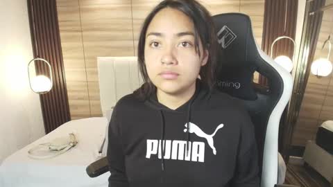 lily_waist online show from 02/02/26, 11:31