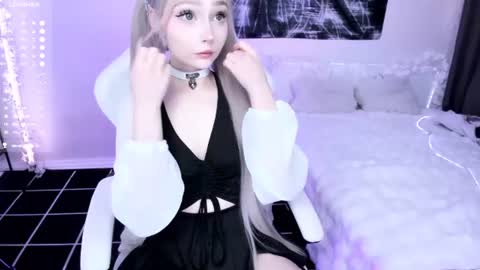 Lily online show from 06/19/26, 12:59