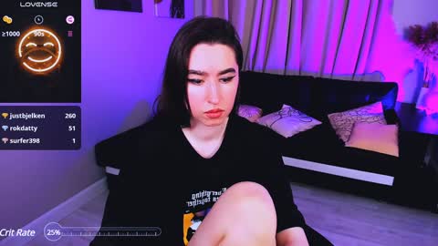 Snapshot of lily_xbaby chatting on 12/07/24, 12:56 LILY online show from 12/07/24, 12:56