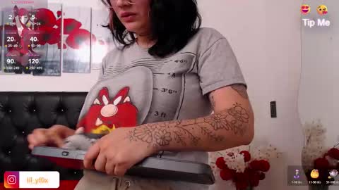 lilyfox23 online show from 11/03/25, 12:39