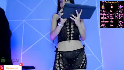 Snapshot of lilylouisee_ chatting on 05/18/26, 01:56 Liliana louise online show from 05/18/26, 01:56