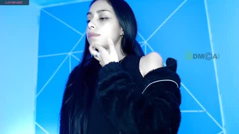 Snapshot of lilylouisee_ chatting on 05/25/26, 01:00 Liliana louise online show from 05/25/26, 01:00