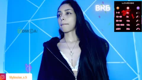 Snapshot of lilylouisee_ chatting on 05/27/26, 01:57 Liliana louise online show from 05/27/26, 01:57