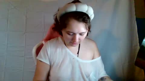 Snapshot of lilylovegood04 chatting on 06/27/26, 04:56 lily online show from 06/27/26, 04:56