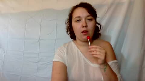 Snapshot of lilylovegood04 chatting on 06/28/26, 09:43 lily online show from 06/28/26, 09:43