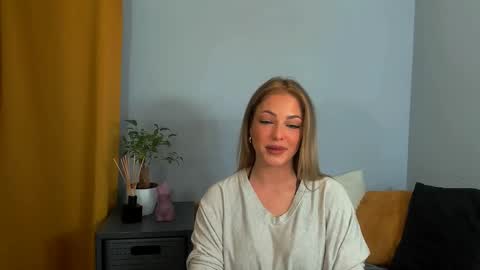 Snapshot of lilylovely26 chatting on 02/18/25, 09:53 Lily online show from 02/18/25, 09:53