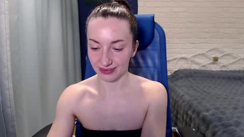 Lily online show from 04/21/26, 08:20