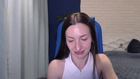 Snapshot of lilymellow chatting on 07/14/26, 12:00 Lily online show from 07/14/26, 12:00