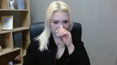 Snapshot of lilysweetxo chatting on 02/17/26, 07:49 Lily online show from 02/17/26, 07:49