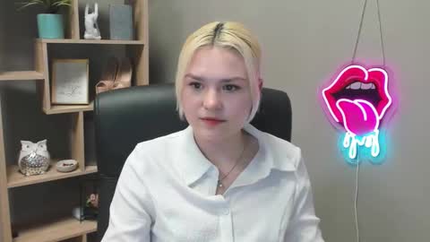 Snapshot of lilysweetxo chatting on 02/27/26, 04:29 Lily online show from 02/27/26, 04:29