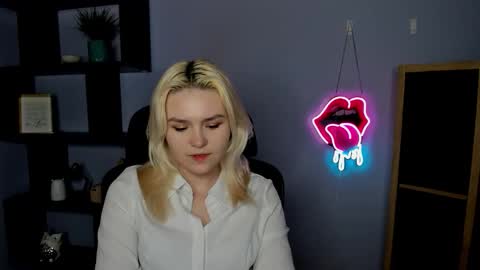 Snapshot of lilysweetxo chatting on 03/02/26, 07:26 Lily online show from 03/02/26, 07:26