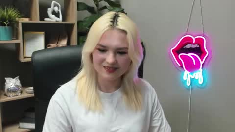 Lily online show from 03/05/26, 03:08