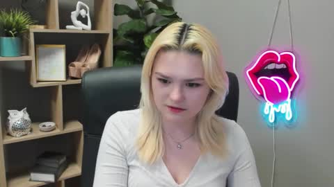 Lily online show from 03/09/26, 07:34