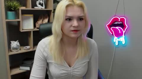 Lily online show from 03/31/26, 06:58