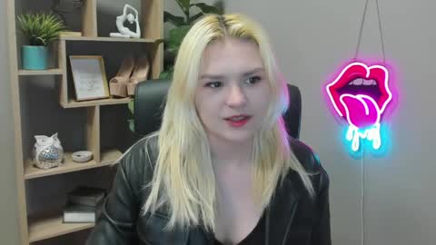 Lily online show from 04/07/26, 06:36