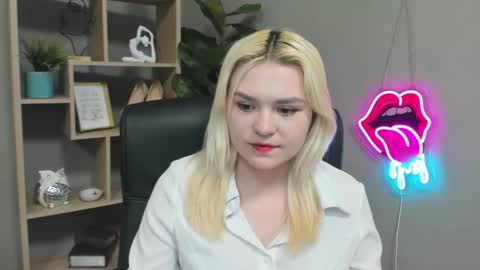 Lily online show from 04/13/26, 06:19