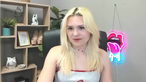 Lily online show from 06/01/26, 01:35