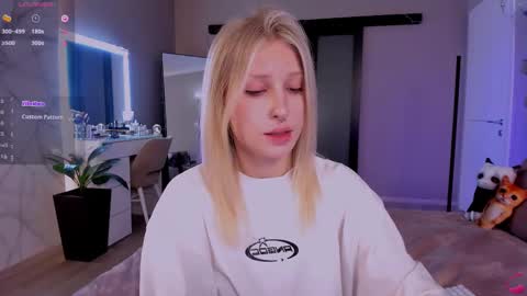 Lily online show from 02/10/25, 06:03
