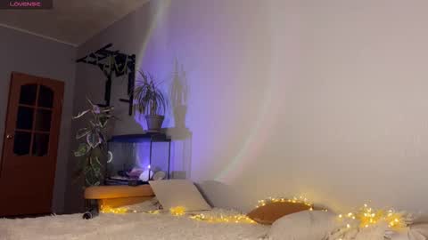 lin_cherie online show from 11/18/25, 04:55