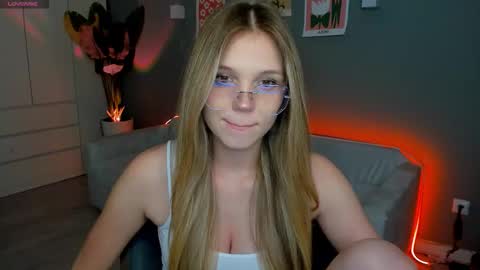 Lina online show from 11/16/25, 01:17