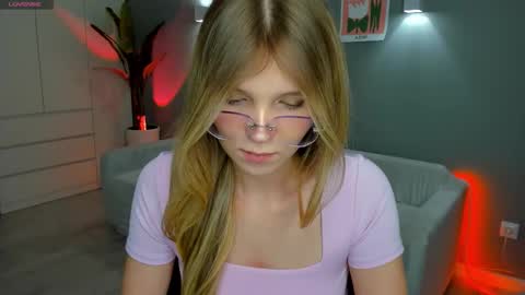 Lina online show from 12/15/25, 01:59