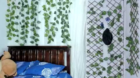 paola online show from 09/17/25, 11:50