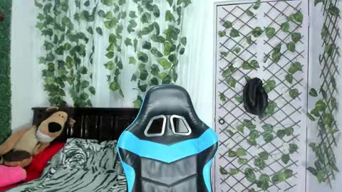 paola online show from 12/16/25, 12:04