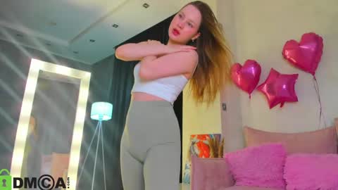 Snapshot of lina_smilee chatting on 05/24/26, 01:10 Lina online show from 05/24/26, 01:10