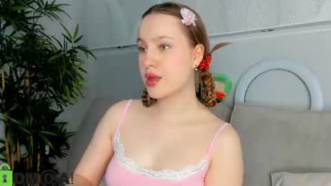 Snapshot of lina_smilee chatting on 06/19/26, 01:21 Lina online show from 06/19/26, 01:21