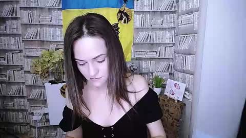 Lina online show from 10/30/25, 07:54