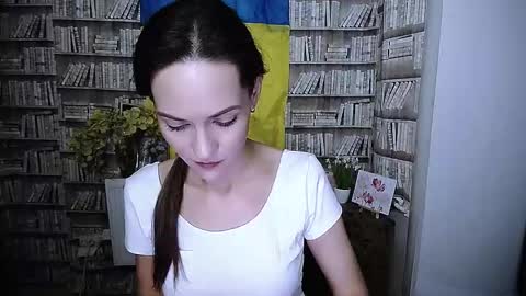 Lina online show from 11/11/25, 09:09