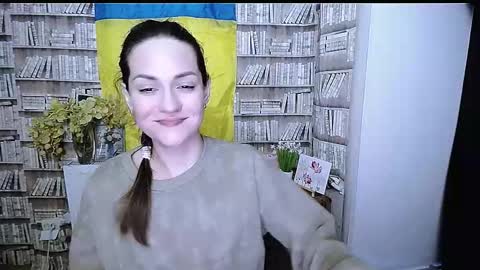 Lina online show from 12/18/25, 10:43