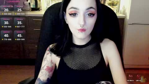 Lina 3  1715622743 online show from 12/30/24, 07:00