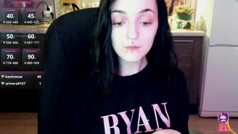 Lina 3  1715622743 online show from 02/10/25, 11:25