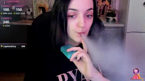 Lina 3  1715622743 online show from 02/11/25, 11:43