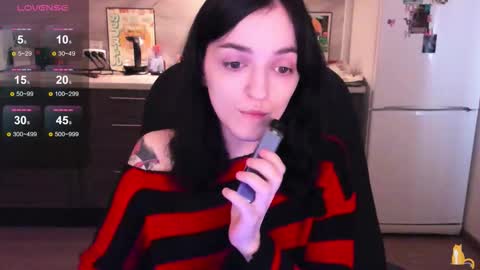 Lina 3  1715622743 online show from 10/21/25, 08:04