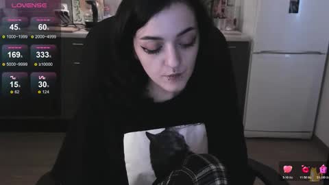 Lina 3  1715622743 online show from 11/17/25, 07:47