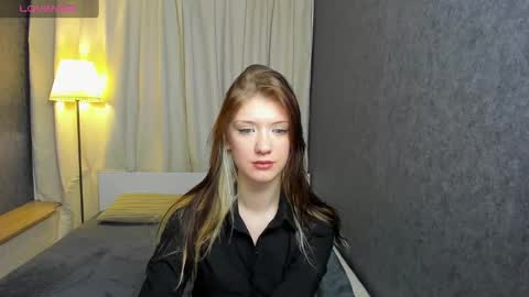 Snapshot of lina_vi chatting on 12/19/24, 12:24 Lina online show from 12/19/24, 12:24
