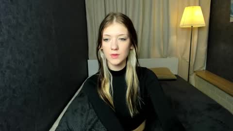 Snapshot of lina_vi chatting on 12/23/24, 02:45 Lina online show from 12/23/24, 02:45