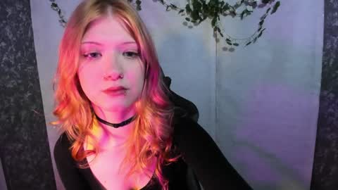 Snapshot of lina_vi chatting on 04/07/26, 08:09 Lina online show from 04/07/26, 08:09
