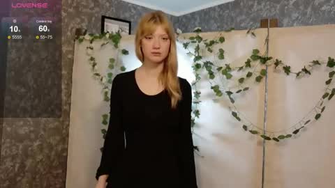 Snapshot of lina_vi chatting on 05/13/26, 08:27 Lina online show from 05/13/26, 08:27