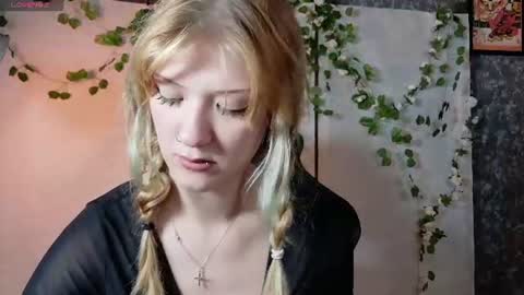 Snapshot of lina_vi chatting on 07/02/26, 08:04 Lina online show from 07/02/26, 08:04