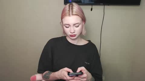 linacute52 online show from 10/15/25, 09:53