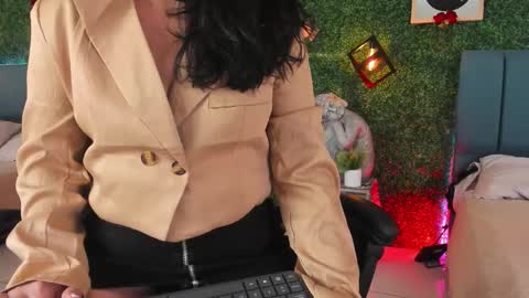 Lina  online show from 02/09/26, 11:36