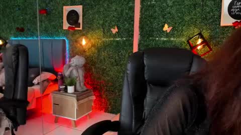 Lina  online show from 05/06/26, 11:48